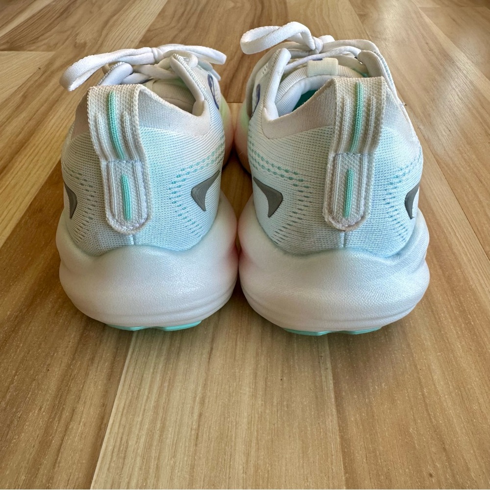 Brand new Brooks running sneakers - Picture 4 of 7